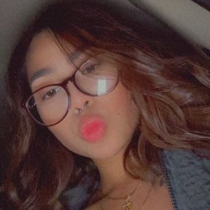 Meet your Posher, Claire